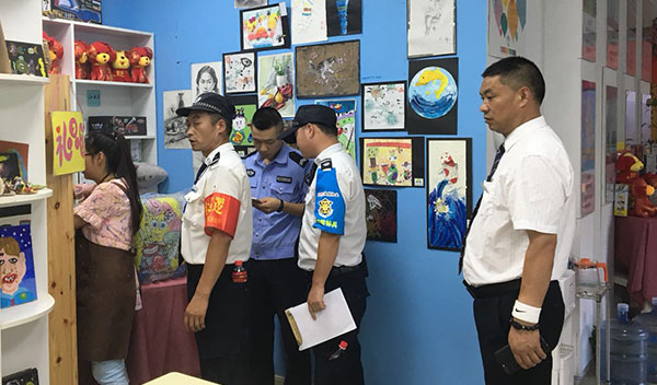 天朗御湖物業聯合明光路派出所開展商鋪消防安全檢查