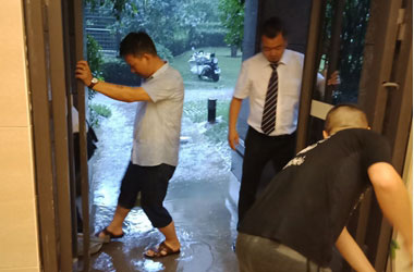 暴雨圍城，天朗物業為業主撐起一片晴空