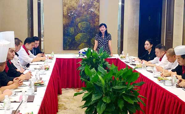 首界會議餐—“頭腦風暴”會議在時代酒店召開