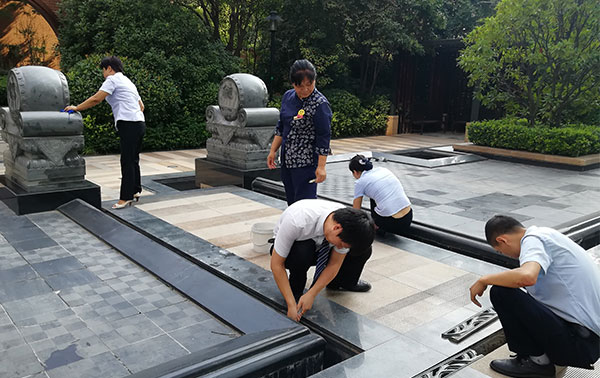 齊心協力除堿大掃除