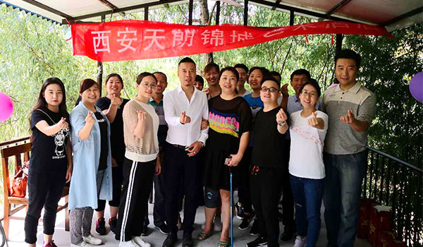 天朗錦城藝術(shù)酒店開展石峽溝秋游團(tuán)建活動